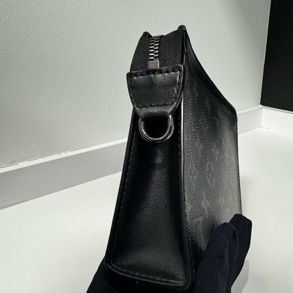 Louis Vuitton crossbody bag - Picture 6 of 10